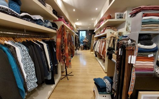 **VENDU** Maison de commerce idéalement située-à rénover