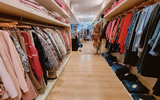 **VENDU** Maison de commerce idéalement située-à rénover