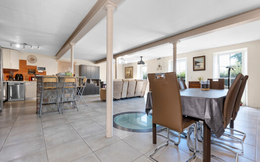 **SOUS OPTION**Ferme et annexes de 583 m², situation exceptionnelle