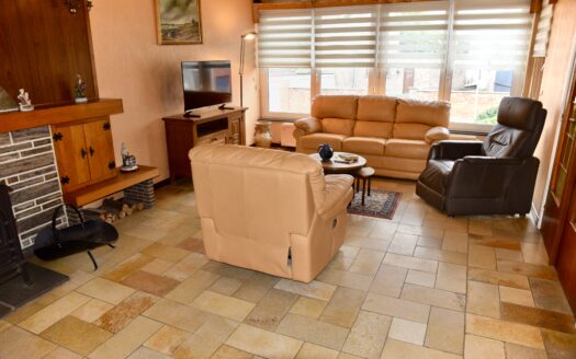 **VENDU**Bel-étage 3 ch, garage, véranda, jardin, fort potentiel