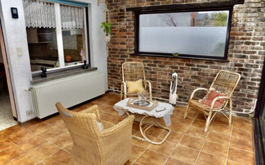 **VENDU**Bel-étage 3 ch, garage, véranda, jardin, fort potentiel